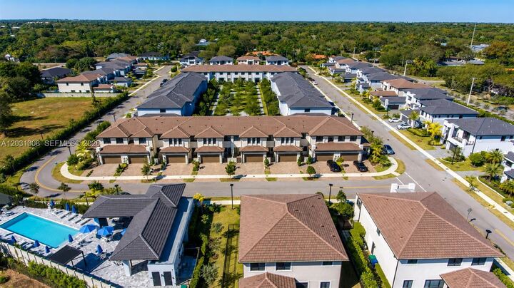 Property Photo: 8314 SW 120th Ter FL 33156