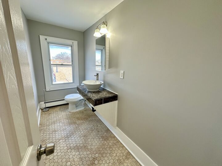 Property Photo:  2683 Fairfield Avenue 3rd Fl  CT 06605 