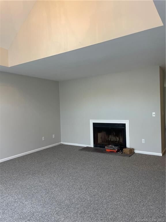 Property Photo:  16 Hawley Glen 16  CT 06614 