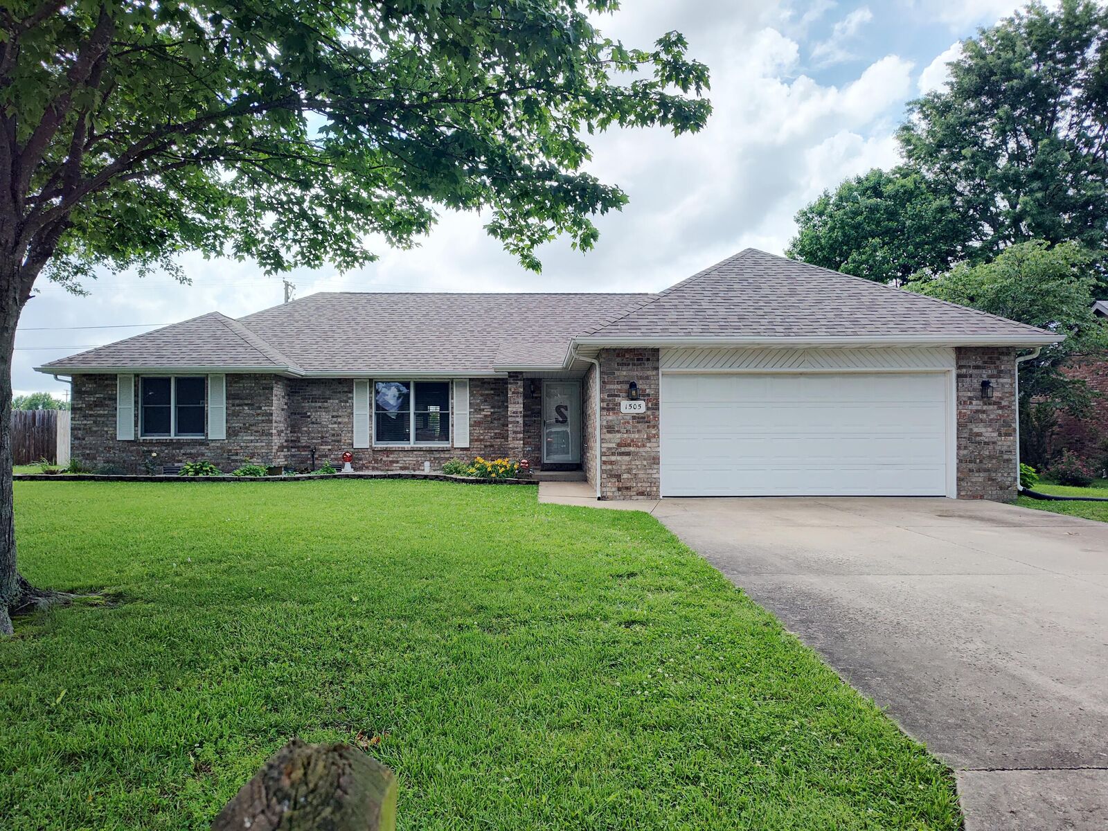 Property Photo: 1505 S Sunset Avenue MO 65613