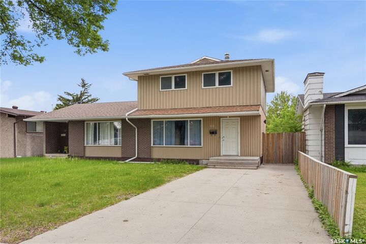 Property Photo:  68 Carleton Drive  SK S7H 3N6 