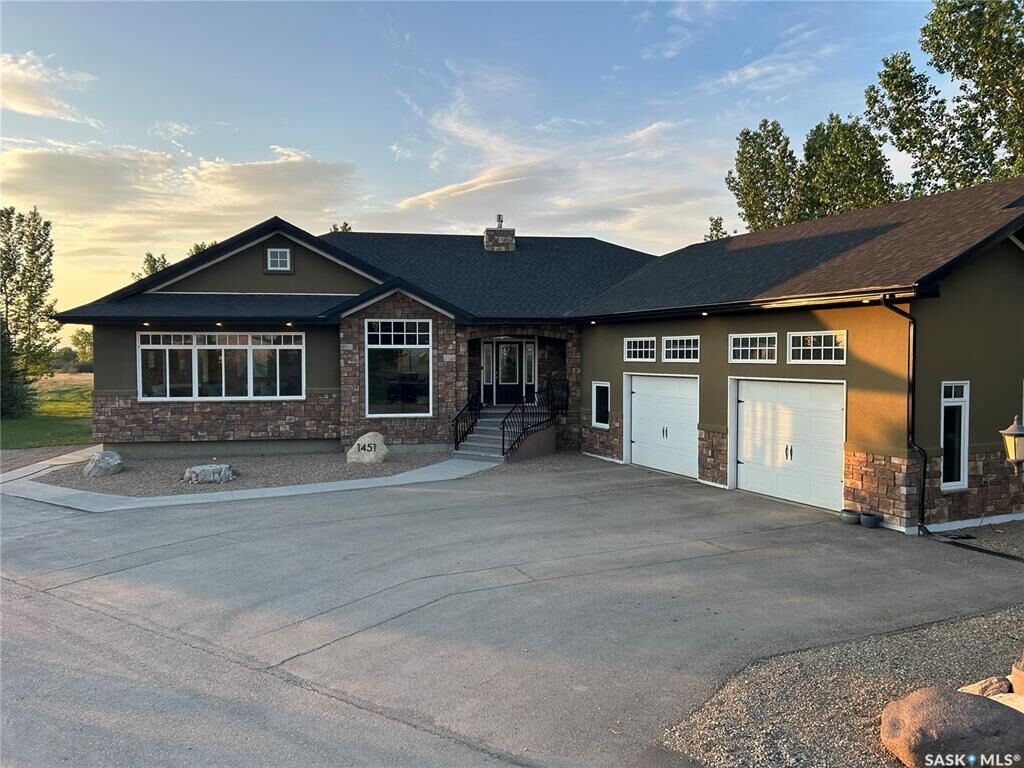 Property Photo: 1451 1st Avenue NW SK S4H 3E3