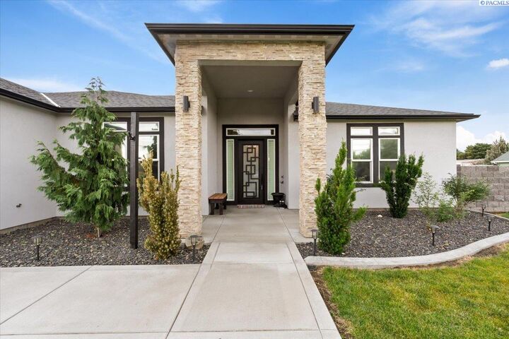 Property Photo:  2917 Road 100  WA 99301 