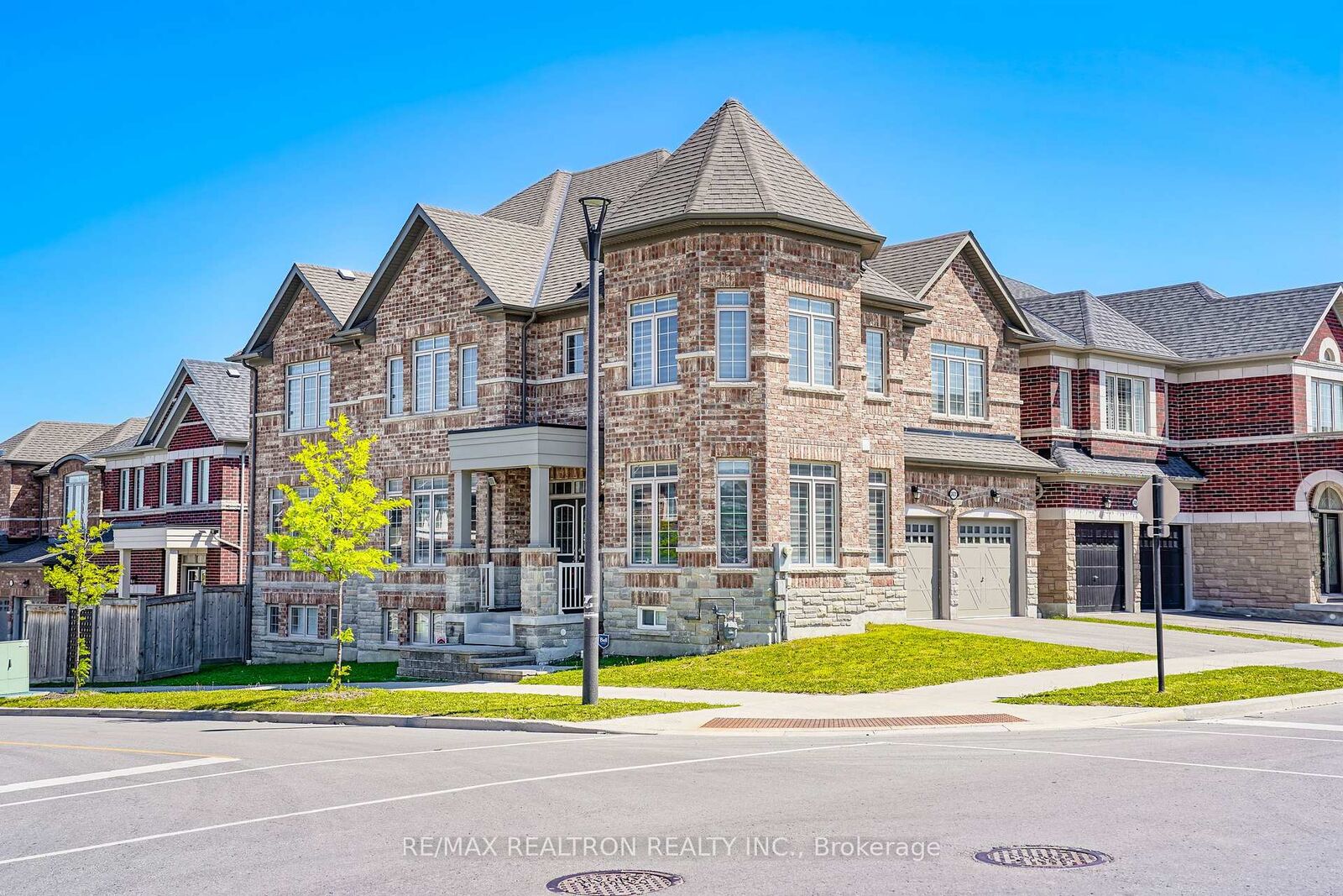 Property Photo: 2431 Hibiscus Drive ON L1X 0H1