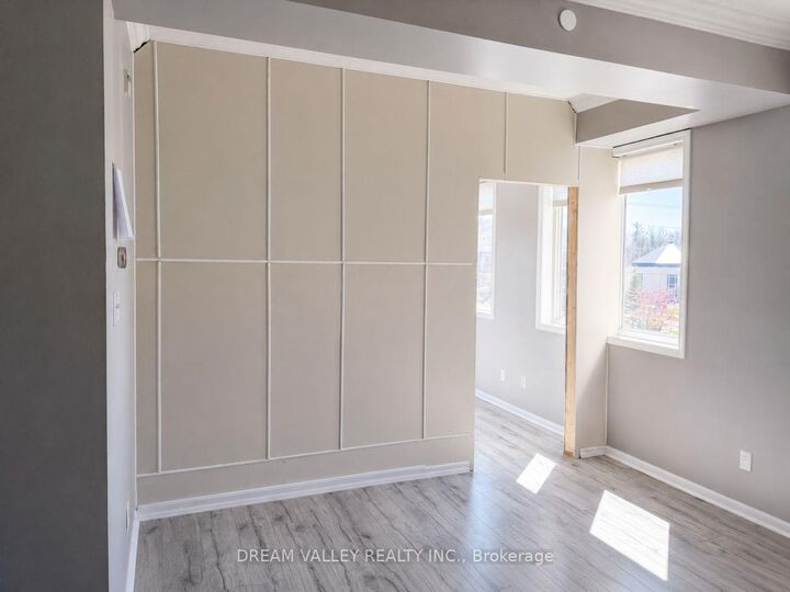 Property Photo: 3075 Thomas Street 310 ON L5M 0M4