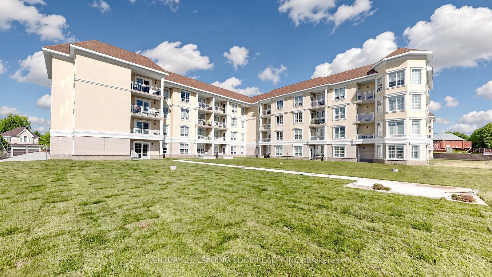 Property Photo: 21 Brookhouse Drive 208 ON L1B 0V4