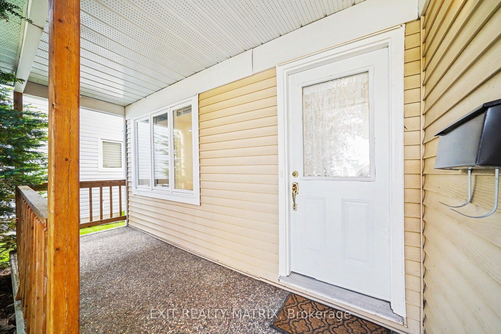 Property Photo: 3773 Autumnwood Street ON K1T 2G7
