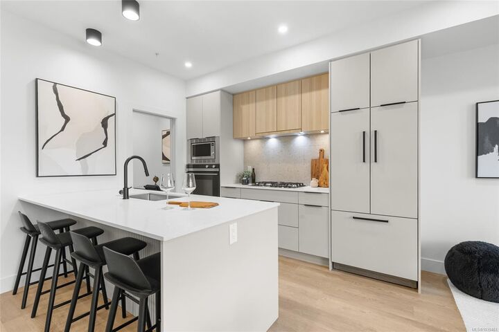 Property Photo: 2341 Bear Mountain Pkwy #601 BC V9B 6V1