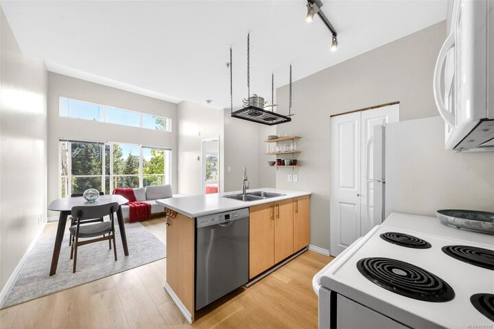 Property Photo: 1550 Church Ave #403 BC V8P 2H1