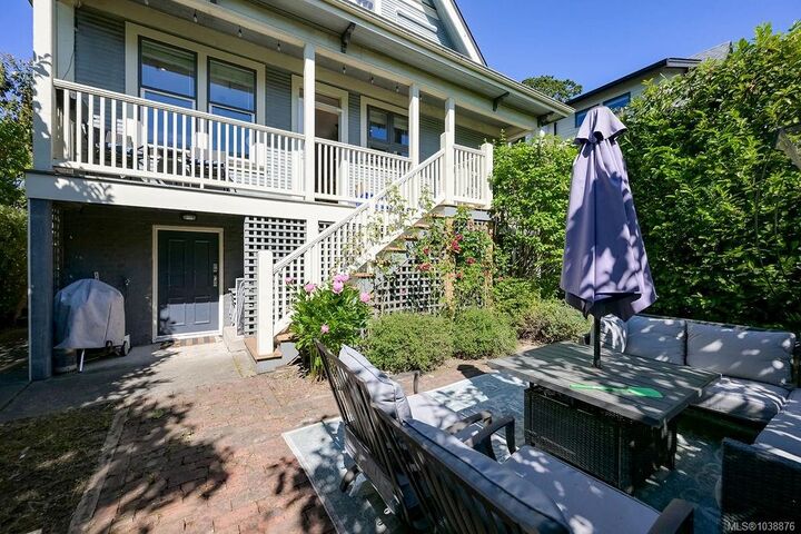 Property Photo:  847 Carrie St  BC V9A 5R5 