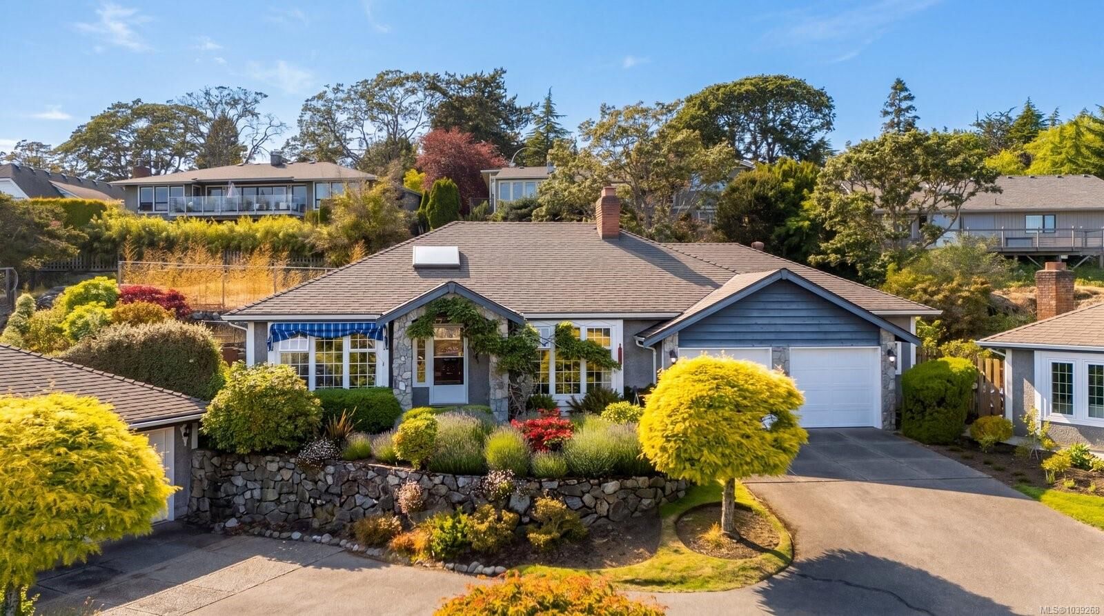 Property Photo: 764 Richmond Ave BC V8S 3Z2