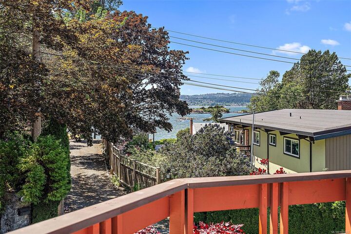 Property Photo:  1413 Beatty St  BC V9A 5L5 