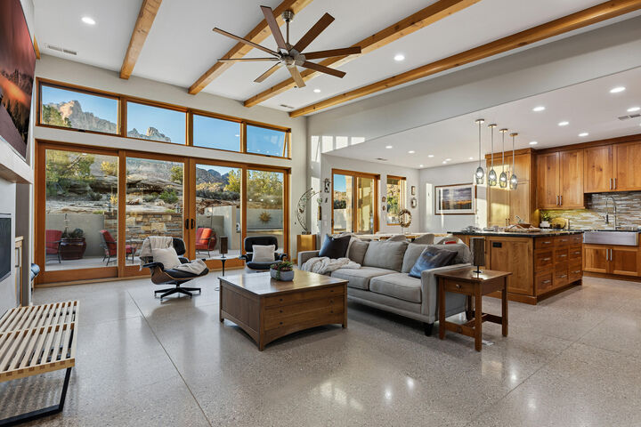 Property Photo: 3000 Navajo Way UT 84767
