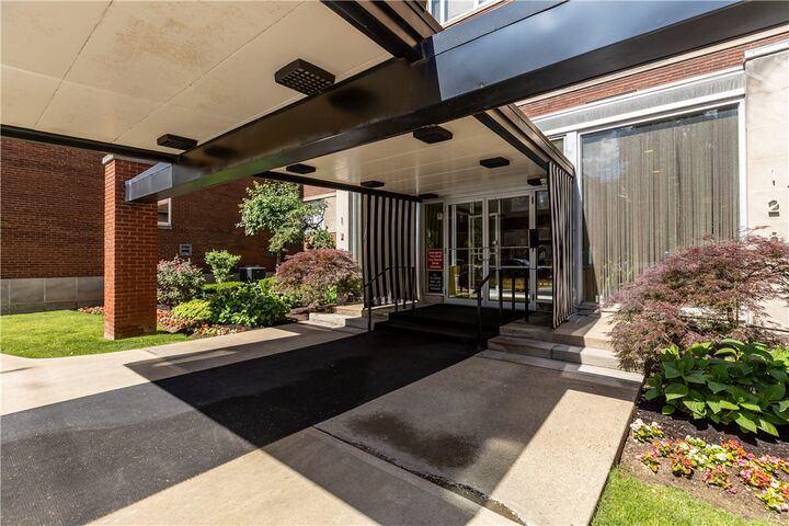 Property Photo:  128 N Craig 416  PA 15213 