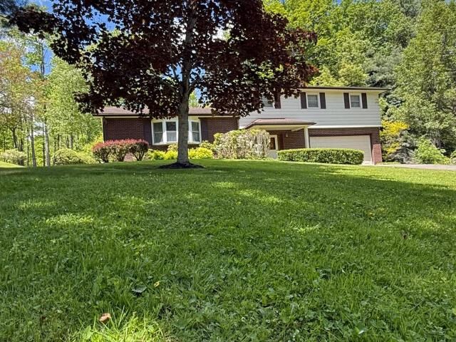 Property Photo:  6 Woodlawn Drive  PA 16365 