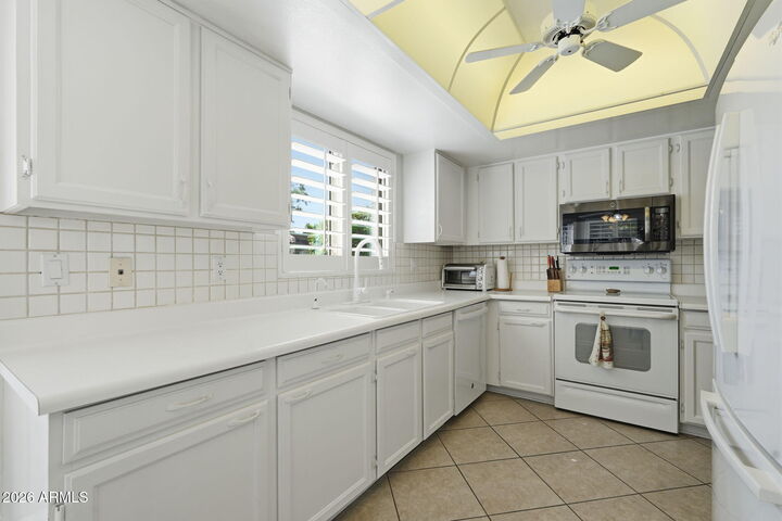 Property Photo:  663 S Saguaro Way  AZ 85208 