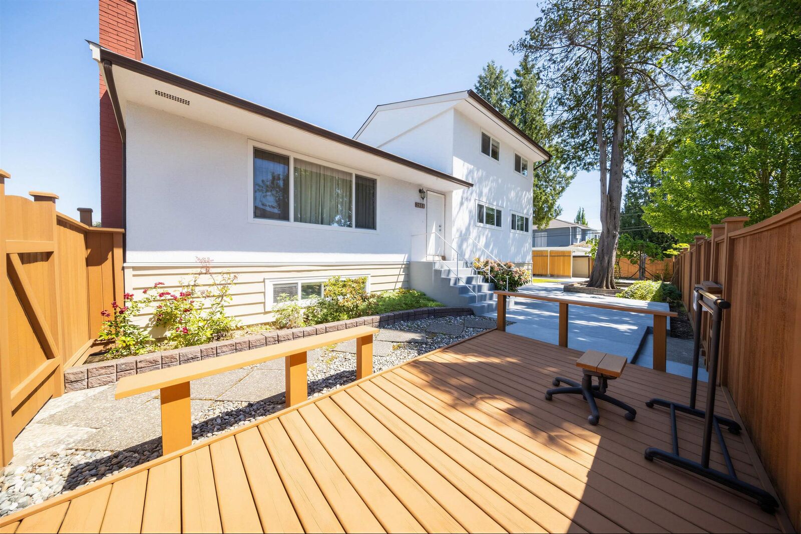 Property Photo: 2911 E 51st Avenue BC V5S 1R7