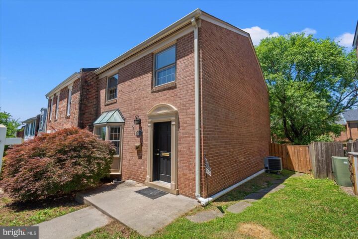 Property Photo: 1026 N Pelham Street VA 22304