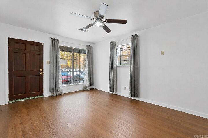 Property Photo: 7325 Knollwood Dr AR 72209