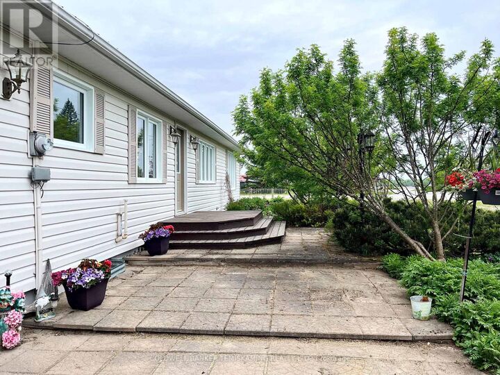 Property Photo:  20 Bay Street  ON P0J 1B0 