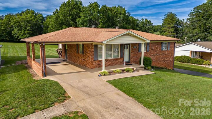 Property Photo: 3461 Greentree Acres Road NC 28690