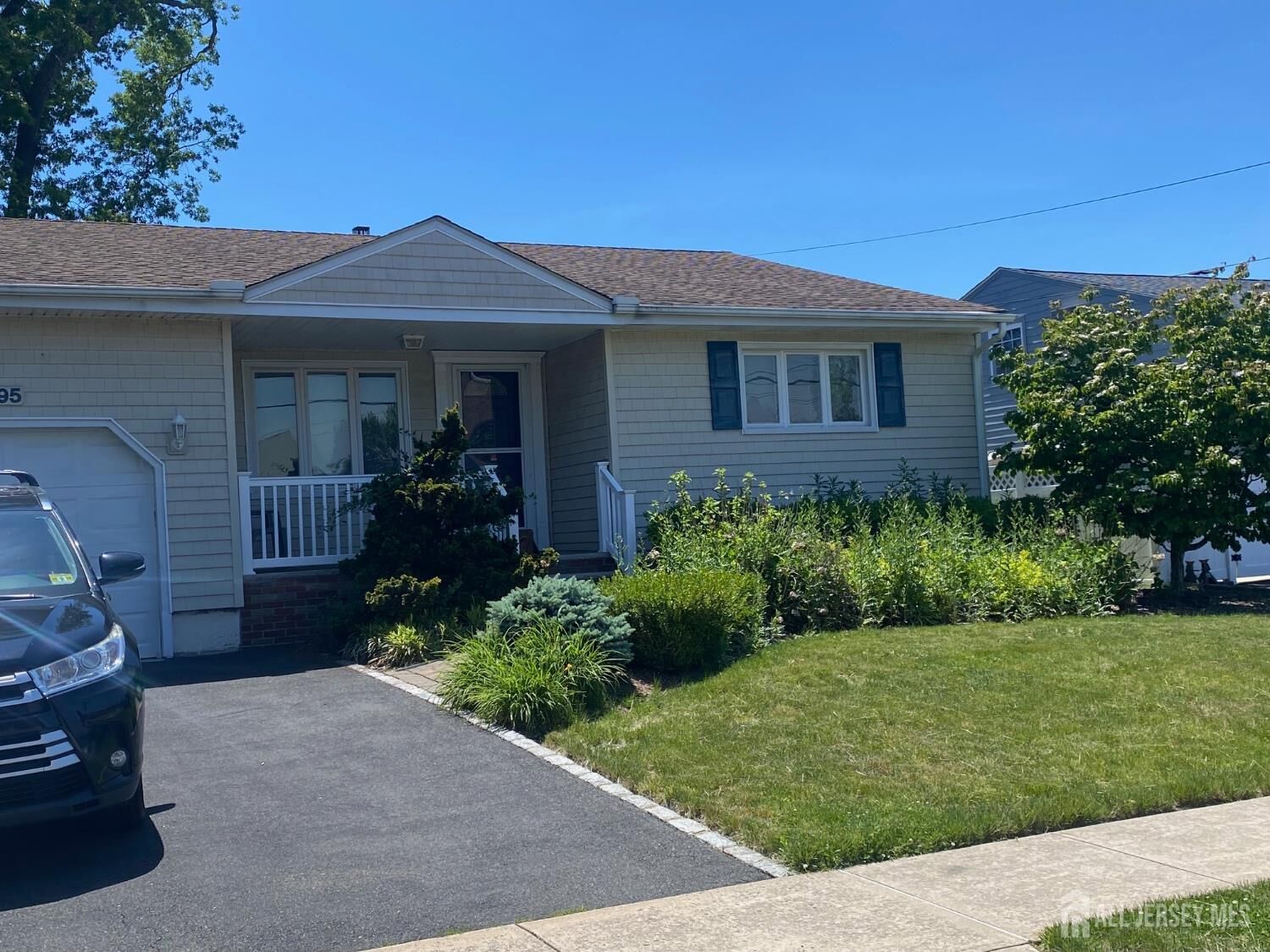 Property Photo:  95 Jeffery Road  NJ 07067 