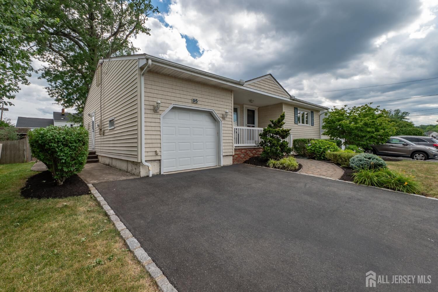 Property Photo:  95 Jeffery Road  NJ 07067 