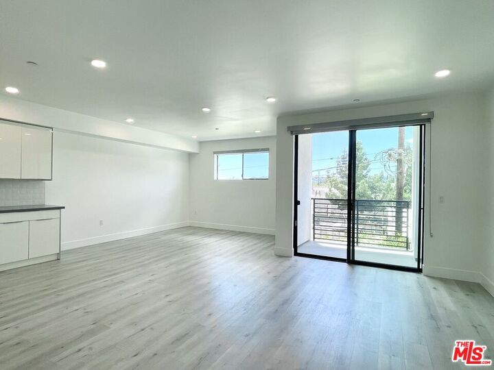 Property Photo:  14612 Calvert St  CA 91411 