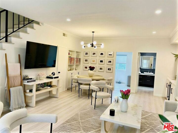 Property Photo:  5139 Balboa Blvd  CA 91316 