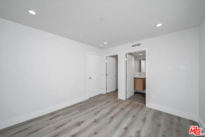 Property Photo: 11524 Emelita St CA 91601