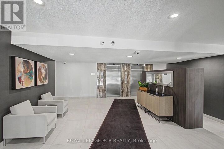 Property Photo:  40 William Roe Boulevard 1011  ON L3Y 5N7 