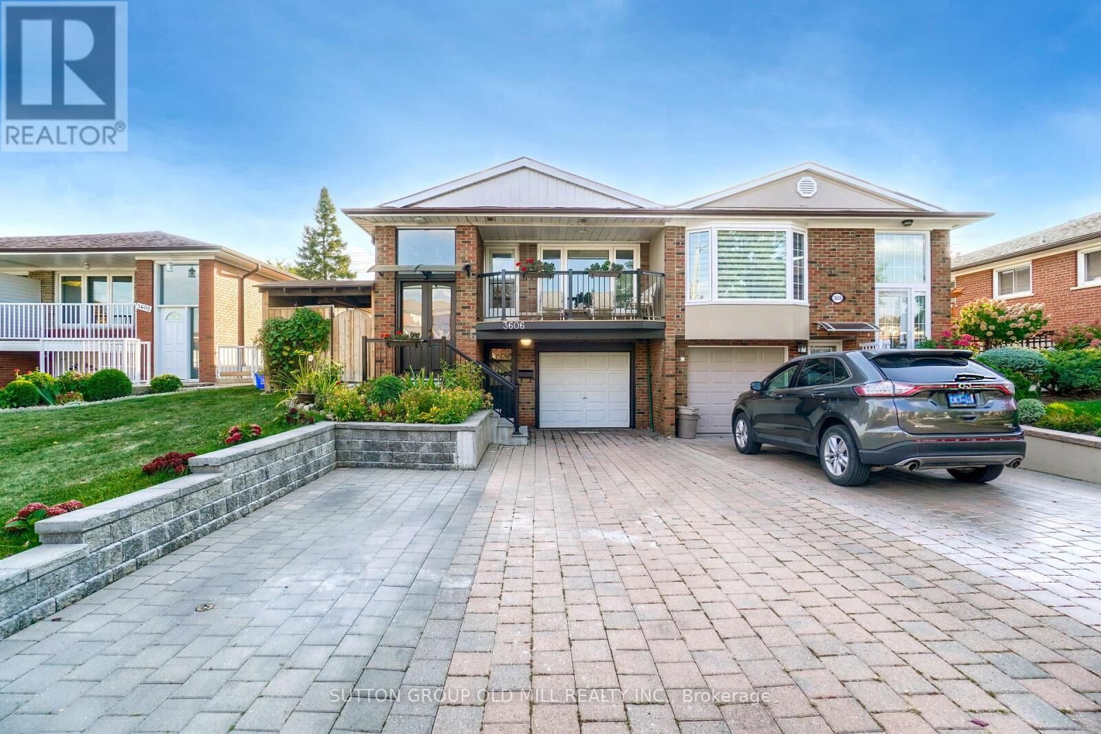 Property Photo: 3606 Twinmaple Drive ON L4Y 3R1