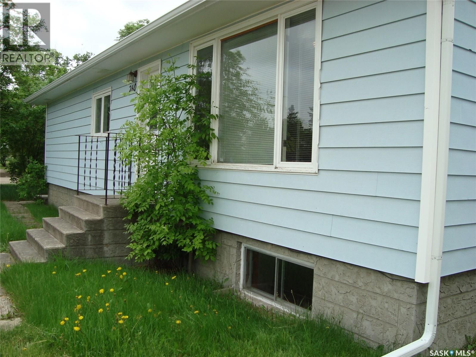 Property Photo:  260 6th Avenue E  SK S0H 1X0 