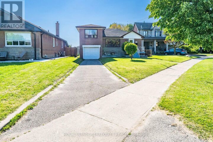 Property Photo:  4 Harris Park Drive  ON M1L 2Z9 