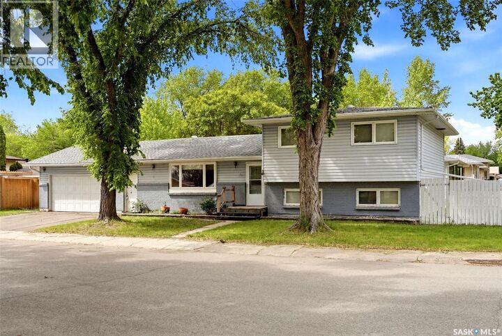 Property Photo:  14 Wheeler Crescent  SK S4R 6H5 