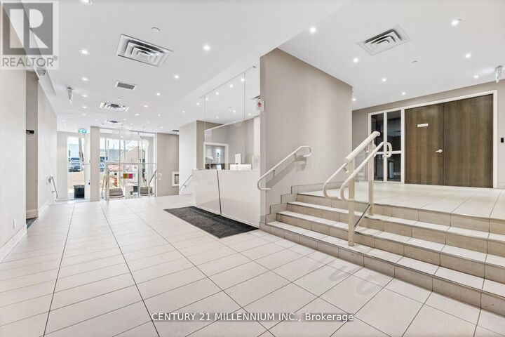 Property Photo:  15277 Yonge Street 419  ON L4G 1Y3 