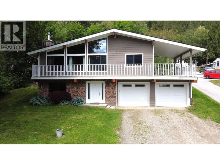 Property Photo:  723 Highway 3A Highway  BC V1L 6M4 
