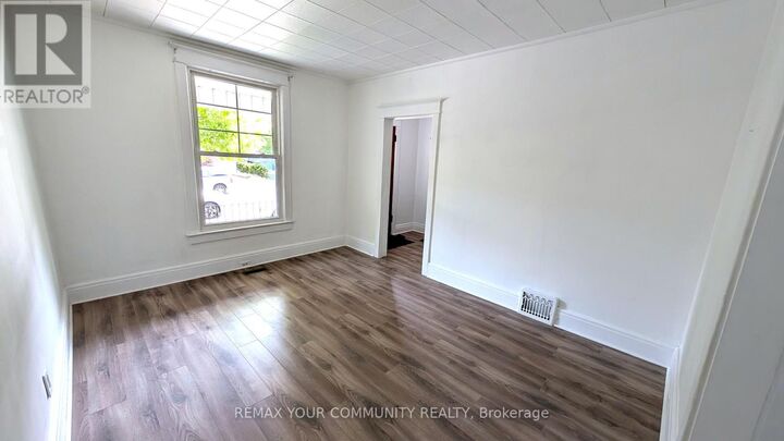 Property Photo: 186 Roslin Avenue M4n 1Z6 ON M4N 1Z6