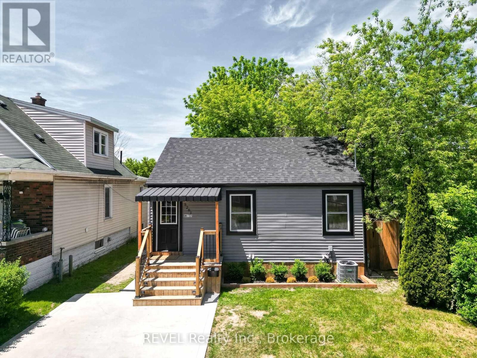 Property Photo:  5261 Buchanan Avenue  ON L2E 5A7 