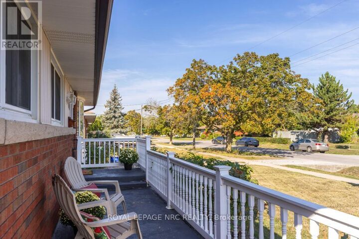 Property Photo: 10 Ridgeview Avenue ON L2M 6B3