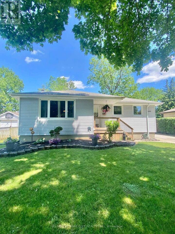Property Photo:  29 York Street  ON N5H 2G8 