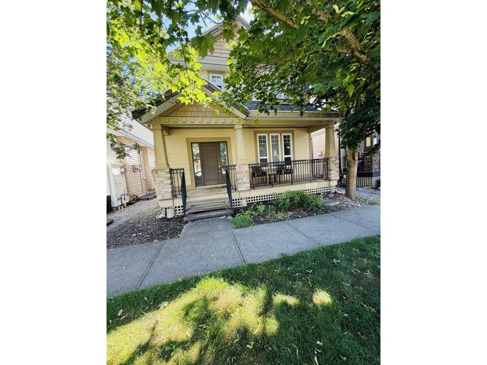 Property Photo:  7111 194B Street Main Floor  BC V4N 5Z4 