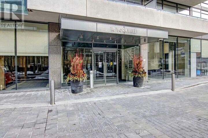 Property Photo:  18 Yorkville Avenue 2505  ON M4W 3Y8 