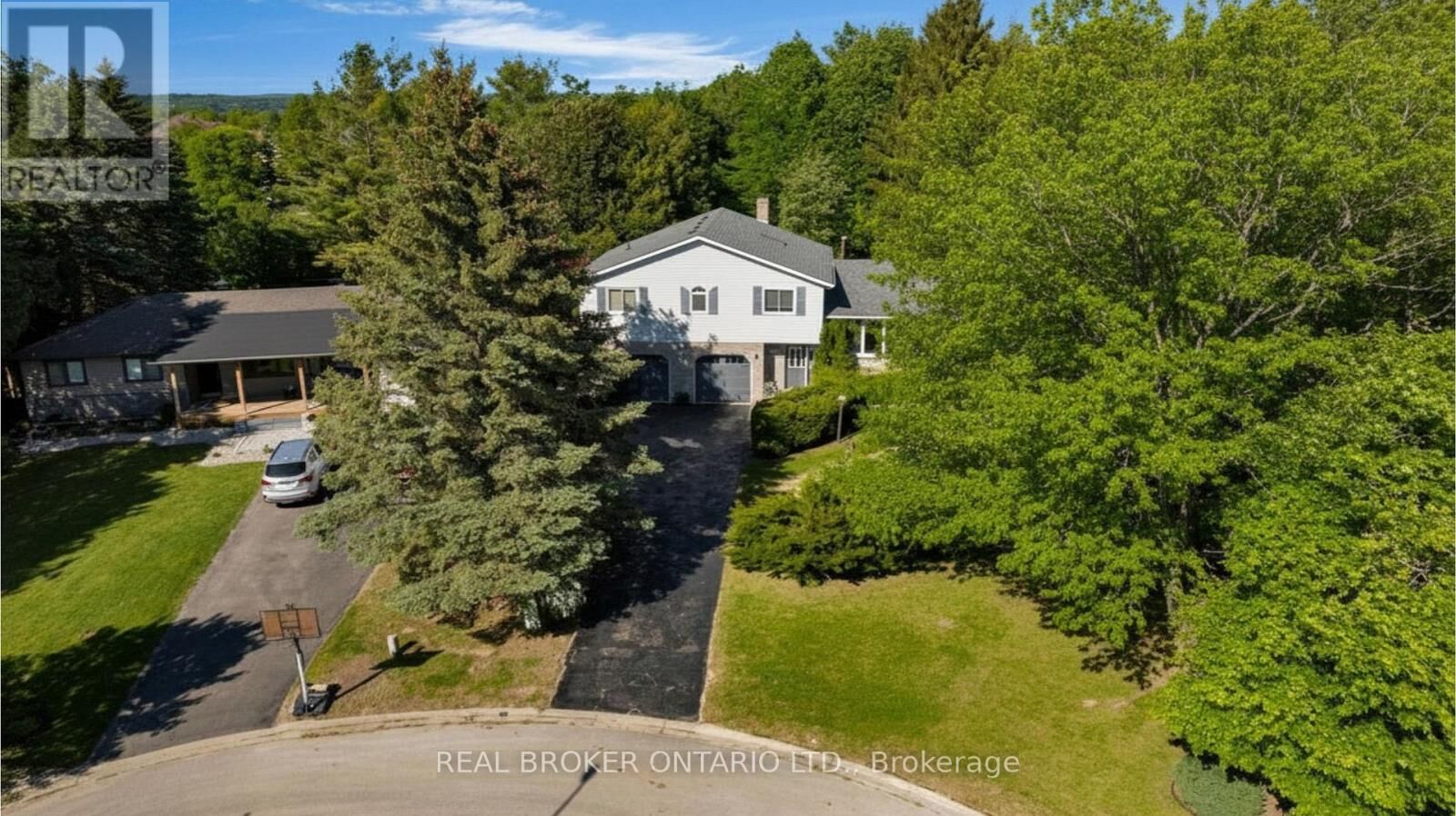 Photo de la propriété: 215 Mary Anne Drive ON L4N 4T1