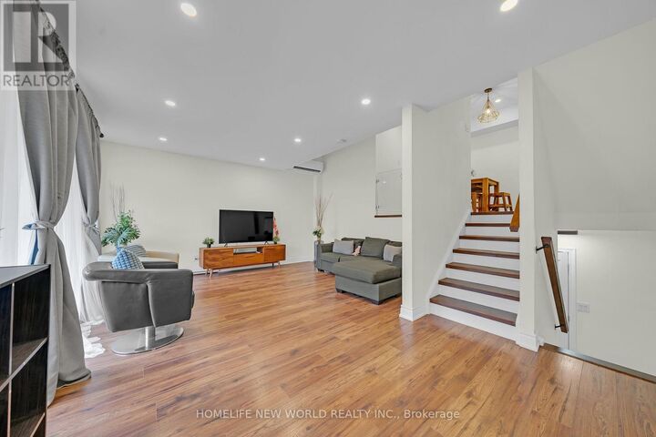 Property Photo:  38 Springfair Avenue  ON L4G 3M2 