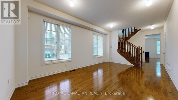 Property Photo:  1 Green Spruce Road  ON L4A 1X3 