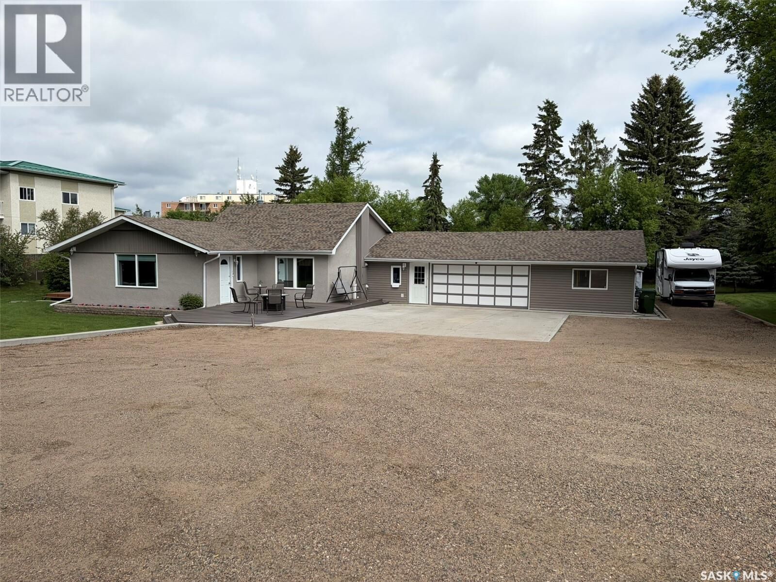 Property Photo:  310 34th Street W  SK S6V 8B8 