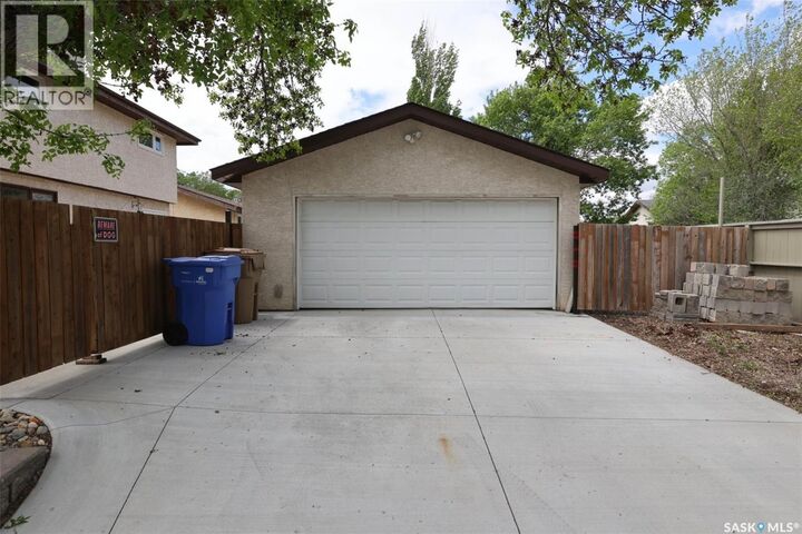 Property Photo:  6402 Dalgliesh Drive  SK S4X 2R2 