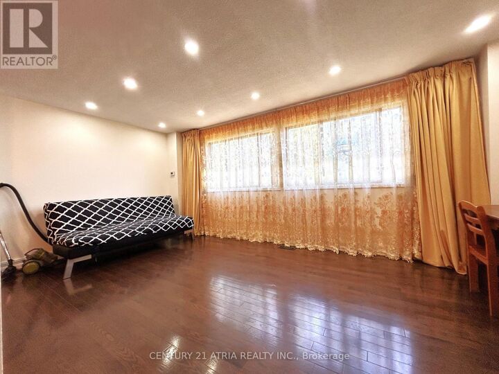 Property Photo: 19 Yellow Birchway ON M2H 2S9