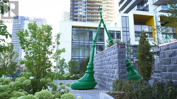 Property Photo:  95 McMahon Drive 1601  ON M2K 0H1 